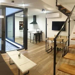 Apartamento Completo Con Patio En Centro Histórico La Catedral, Jaén